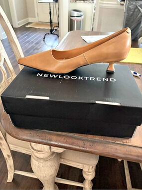 New Look Trend Pointed Toe Kitten Heel Pumps in Brown Like New